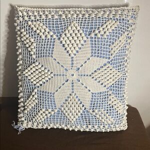 Crocheted pillow cover 3D linen textured